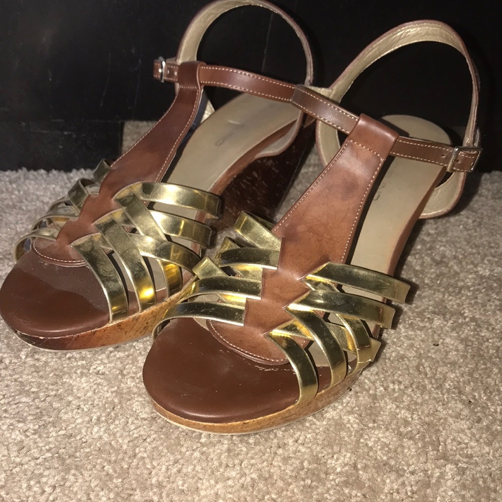 Gold wedges